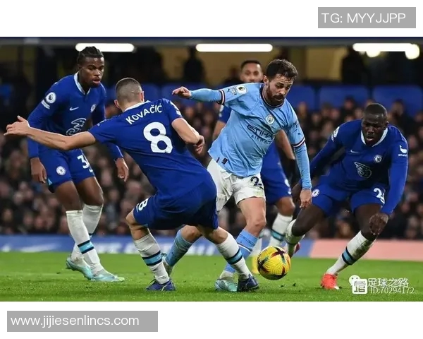 纽维尔与防卫者的激烈对决揭示足球战术与团队合作的重要性